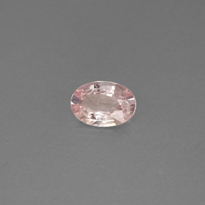 0.51カラットの天然ピンクサファイア（5.9×4.1 mm・オーバルカット）