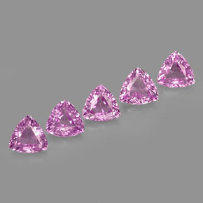 カラットの天然ピンクサファイア（4×3.9 mm・トリリアント）