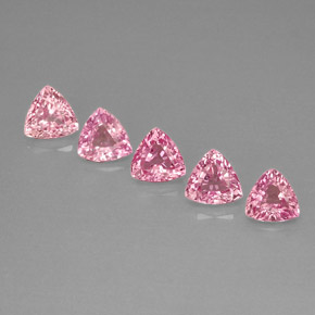 カラットの天然ピンクサファイア（4.1×3.9 mm・トリリアント）