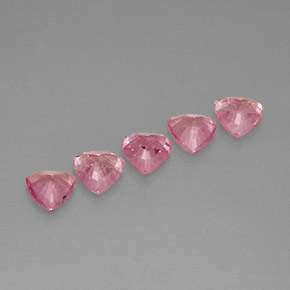 カラットの天然ピンクサファイア（4.1×3.9 mm・トリリアント）