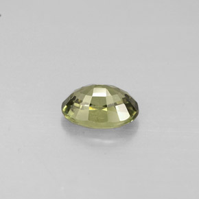 0.67カラットの天然グリーンサファイア（6×4.2 mm・オーバルカット）