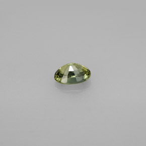 0.65カラットの天然イエローグリーンブルーサファイア（6×4.2 mm・オーバルカット）