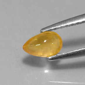 0.59カラットの天然ゴールデンイエローサファイア（6.1×3.9 mm・透明）