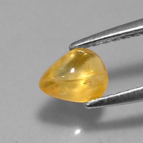 0.79カラットの天然ゴールデンイエローサファイア（6.3×5 mm・透明）