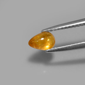 0.81カラットの天然ゴールデンイエローサファイア（6.5×4.3 mm・透明）