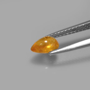 0.81カラットの天然ゴールデンイエローサファイア（6.5×4.3 mm・透明）