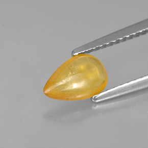 0.92カラットの天然ゴールデンイエローサファイア（8.1×5.2 mm・透明）