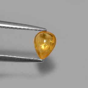 0.75カラットの天然ゴールデンイエローサファイア（6.2×4.8 mm・透明）