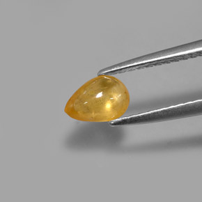 0.68カラットの天然ゴールデンイエローサファイア（6.6×4.6 mm・透明）