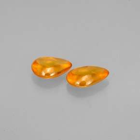 カラットの天然イエローオレンジサファイア（6.5×4.6 mm・透明）