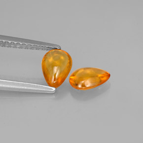 カラットの天然イエローオレンジサファイア（6.5×4.6 mm・透明）