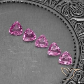1.22カラットの天然ディープピンクサファイア（4.1×4 mm・トリリアント）