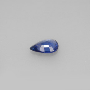 0.62カラットの天然ブルーサファイア（7.1×5.1 mm・洋梨の形）