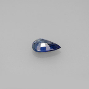 0.74カラットの天然ブルーサファイア（7.1×5 mm・洋梨の形）