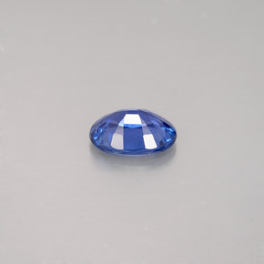 0.87カラットの天然ブルーサファイア（6.8×5 mm・オーバルカット）