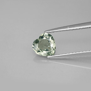0.96カラットの天然グリーンサファイア（6.1×6 mm・ハート型）