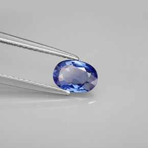 0.75カラットの天然ブルーサファイア（7.1×5 mm・オーバルカット）