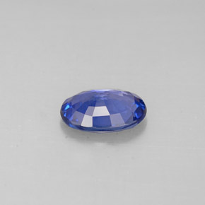 0.85カラットの天然ブルーサファイア（7.2×5.2 mm・オーバルカット）
