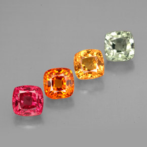 カラットの天然マルチカラーサファイア（4.6×4.6 mm・クッションカット）