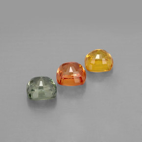 カラットの天然マルチカラーサファイア（4.6×4.6 mm・クッションカット）