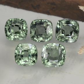 3.66カラットの天然グリーンサファイア（4.5×4.4 mm・クッションカット）