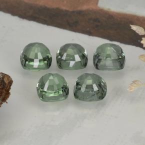 3.66カラットの天然グリーンサファイア（4.5×4.4 mm・クッションカット）