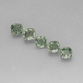 カラットの天然グリーンサファイア（4.7×4.7 mm・クッションカット）
