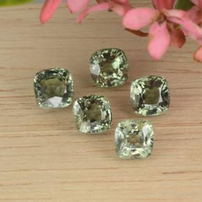 3.80カラットの天然Forest Green   サファイア（4.5×4.5 mm・クッションカット）