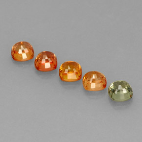 3.59カラットの天然マルチカラーサファイア（4.6×4.5 mm・クッションカット）