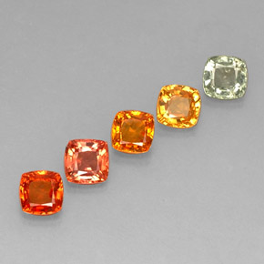 カラットの天然マルチカラーサファイア（4.7×4.6 mm・クッションカット）