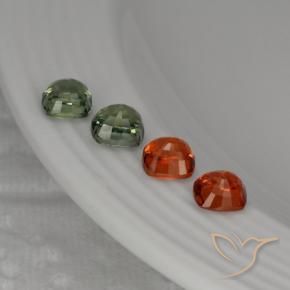 2.63カラットの天然マルチカラーサファイア（4.6×4.6 mm・クッションカット）