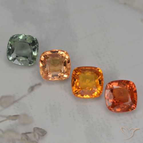 2.84カラットの天然マルチカラーサファイア（4.8×4.7 mm・クッションカット）