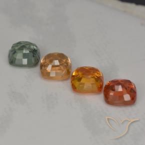 2.84カラットの天然マルチカラーサファイア（4.8×4.7 mm・クッションカット）