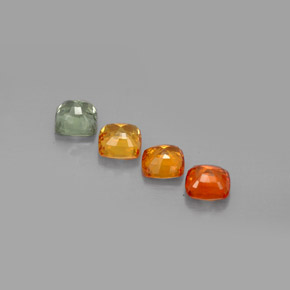 カラットの天然マルチカラーサファイア（4.7×4.6 mm・クッションカット）