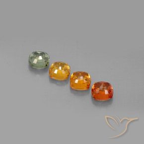 2.66カラットの天然マルチカラーサファイア（4.5×4.5 mm・クッションカット）