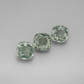 カラットの天然グリーンサファイア（5.1×5 mm・クッションカット）