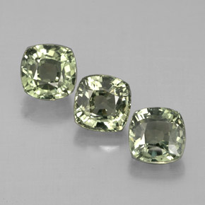 カラットの天然グリーンサファイア（4.8×4.6 mm・クッションカット）
