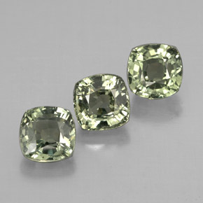 カラットの天然グリーンサファイア（4.8×4.6 mm・クッションカット）