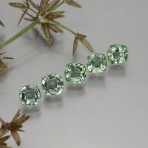 カラットの天然グリーンサファイア（4.5×4.4 mm・クッションカット）