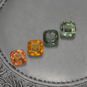 2.59カラットの天然マルチカラーサファイア（4.6×4.5 mm・クッションカット）