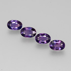 カラットの天然パープルサファイア（6×4.1 mm・オーバルカット）