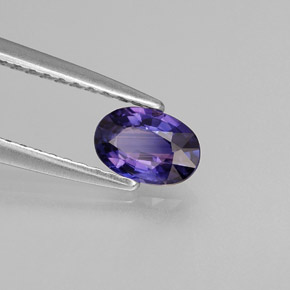 0.54カラットの天然ブルーバイオレットサファイア（6×4.1 mm・オーバルカット）