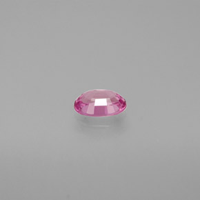 0.53カラットの天然ピンクサファイア（5.7×4 mm・オーバルカット）