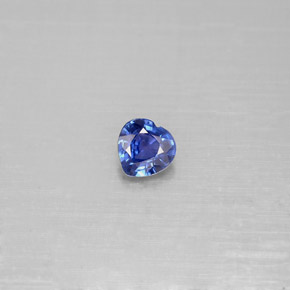0.37カラットの天然ブルーサファイア（4.4×4.4 mm・ハート型）