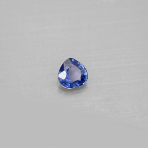 0.37カラットの天然ブルーサファイア（4.4×4.4 mm・ハート型）