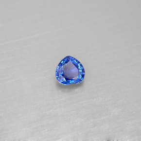 0.43カラットの天然ブルーサファイア（4.5×4.4 mm・ハート型）