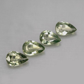 カラットの天然グリーンサファイア（6.2×4.1 mm・洋梨の形）