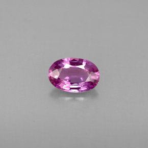 0.60カラットの天然ピンクがかった紫サファイア（6.1×4.2 mm・オーバルカット）