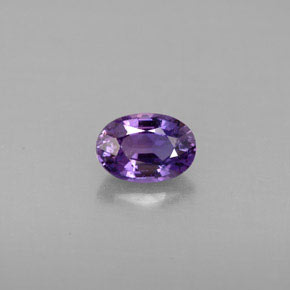 0.67カラットの天然ブルーバイオレットサファイア（5.9×4.2 mm・オーバルカット）