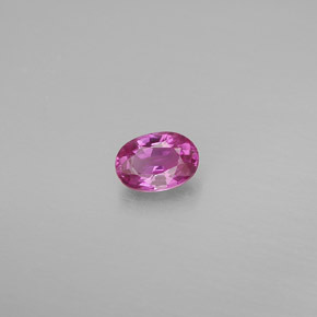 0.57カラットの天然ピンクサファイア（5.8×4 mm・オーバルカット）